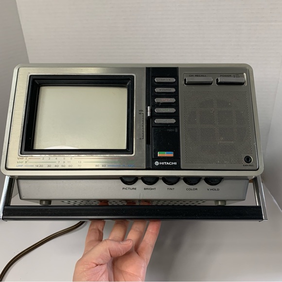 Hitachi CK-200 Portable TV 5” CRT Solid State Color Television 1982 - Powers On - Picture 3 of 16
